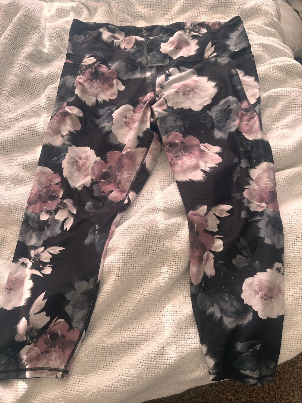 Old Navy Floral Leggings - Pink on Black